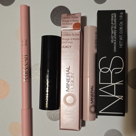 4 lip products - Picture 3 of 3